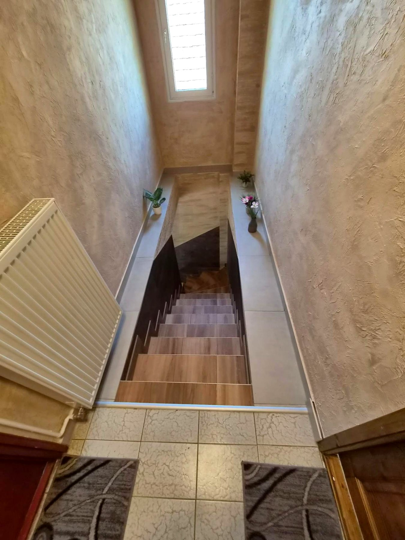 Lépcsőház felülnézetből a vendégházban