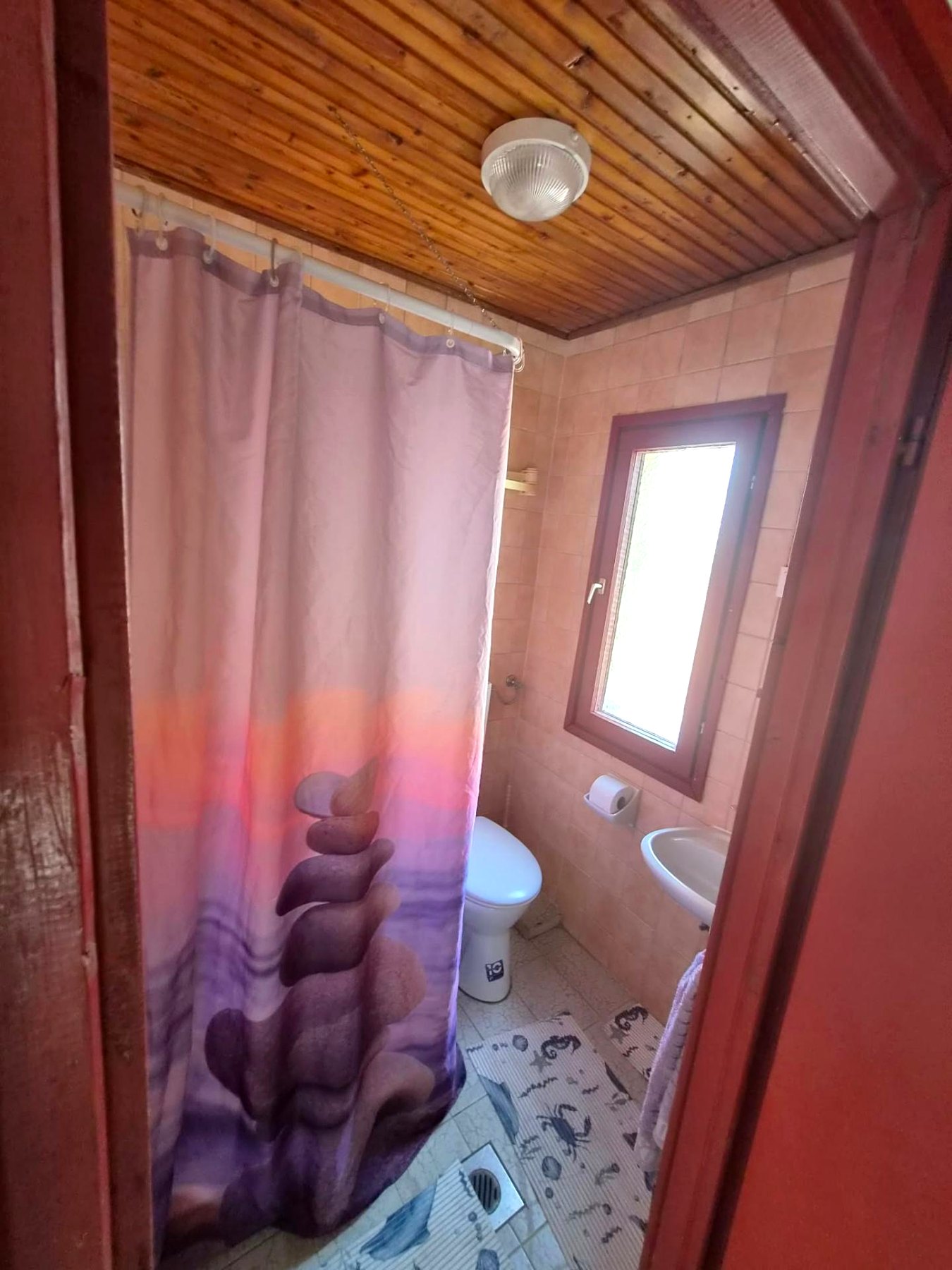 Zuhanyzós fürdőszoba WC-vel a Bruda Vendégházban
